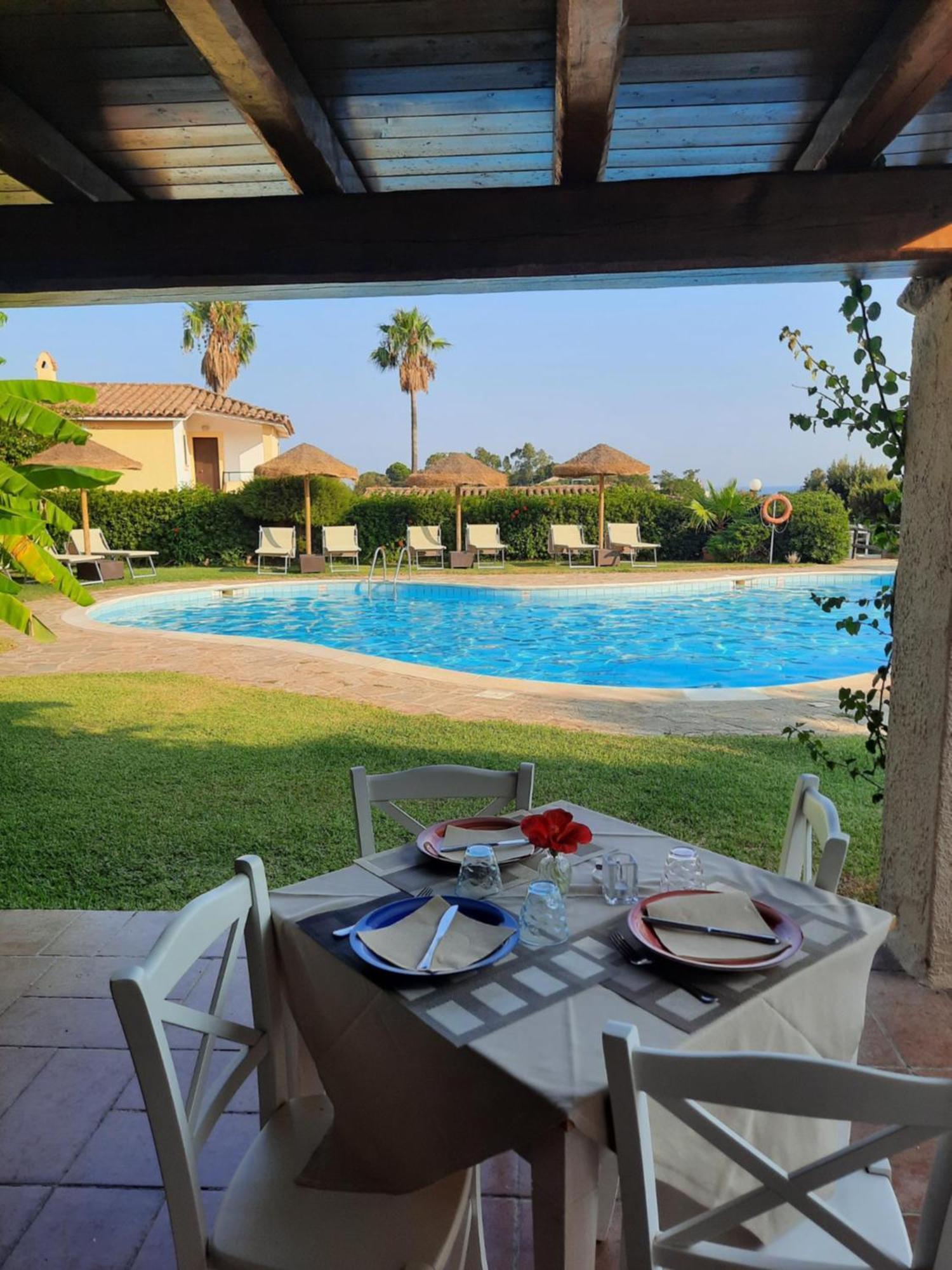 Residence Le Bouganville Villasimius Exterior photo